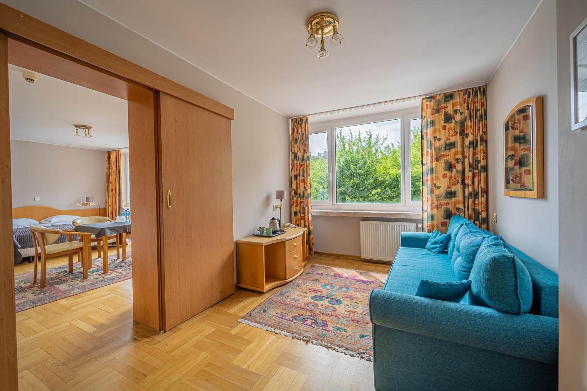 Hotel Mazowiecki Lodz Bagian luar foto