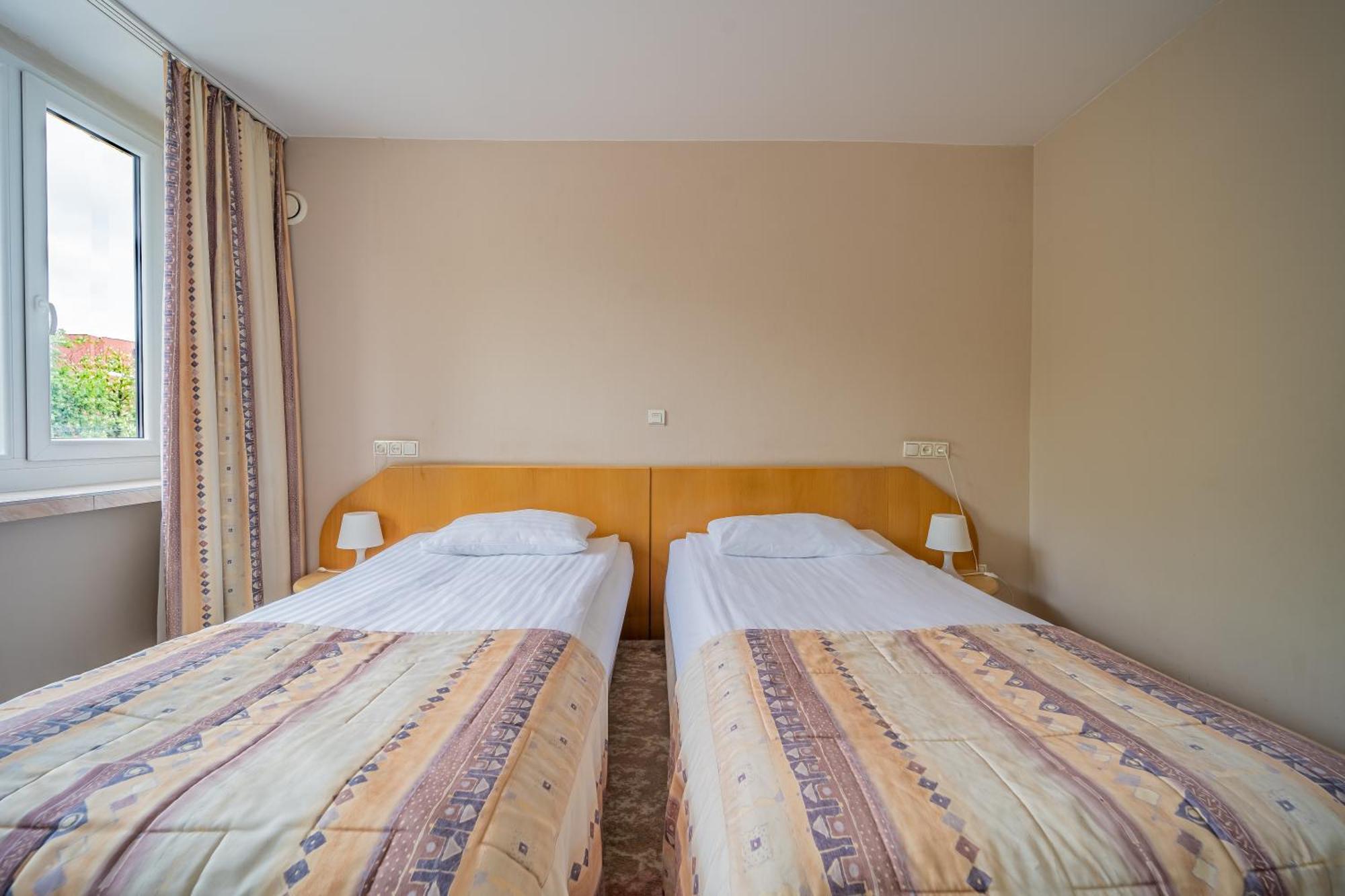 Hotel Mazowiecki Lodz Bagian luar foto