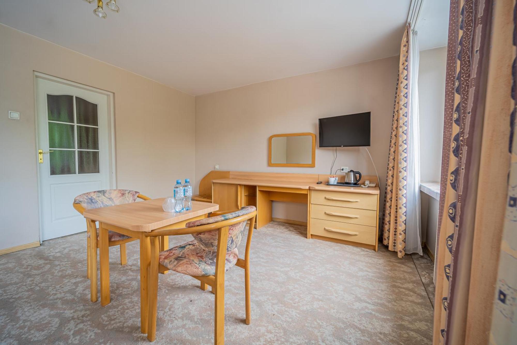 Hotel Mazowiecki Lodz Bagian luar foto