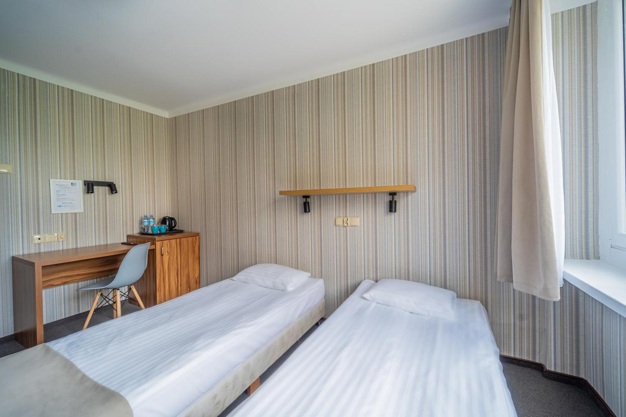 Hotel Mazowiecki Lodz Bagian luar foto