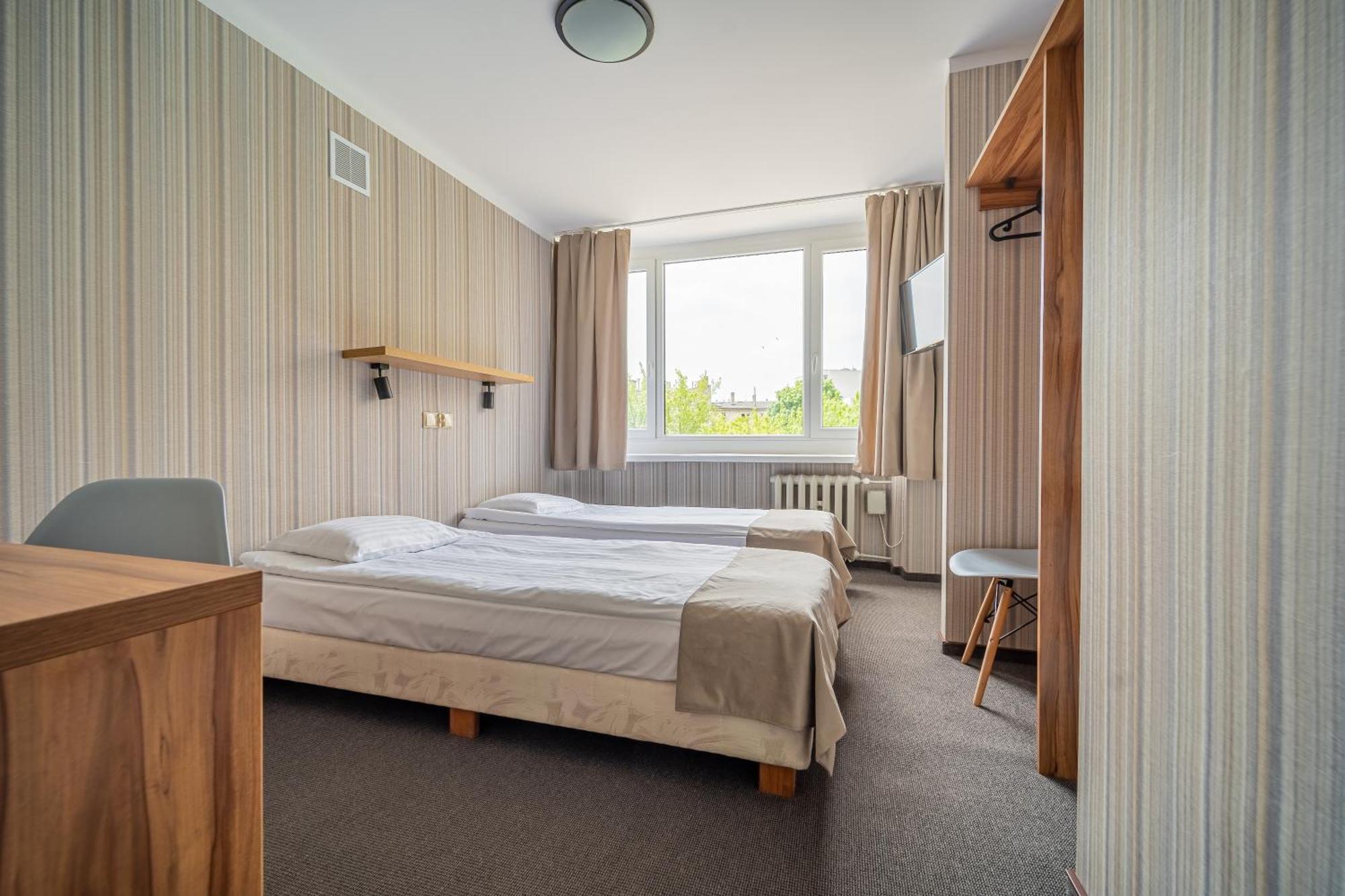 Hotel Mazowiecki Lodz Bagian luar foto