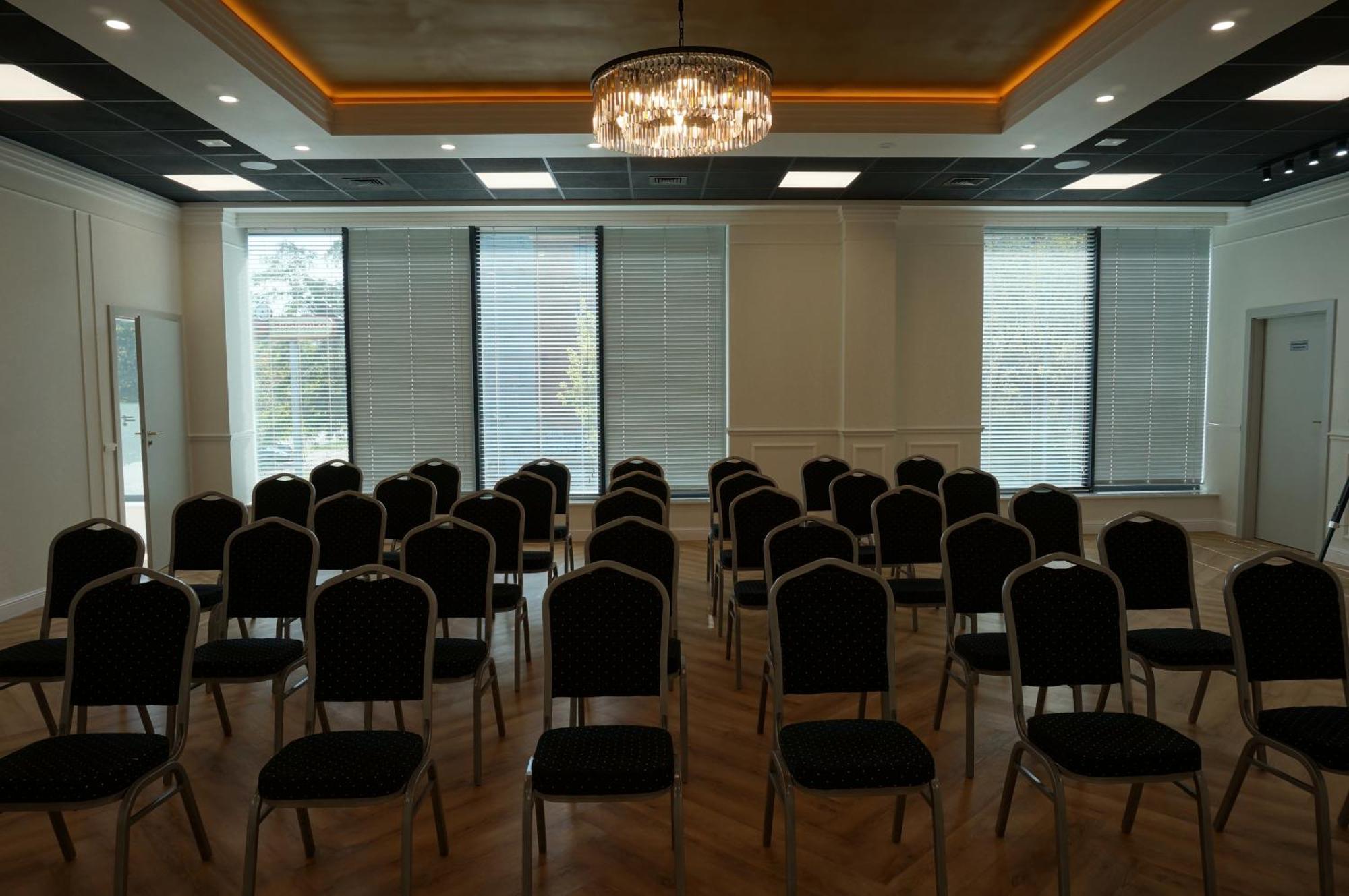 Hotel Mazowiecki Lodz Bagian luar foto