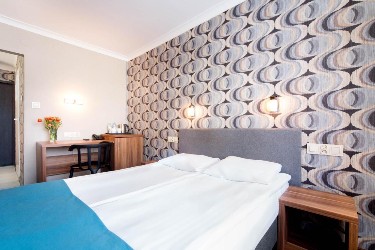 Hotel Mazowiecki Lodz Bagian luar foto